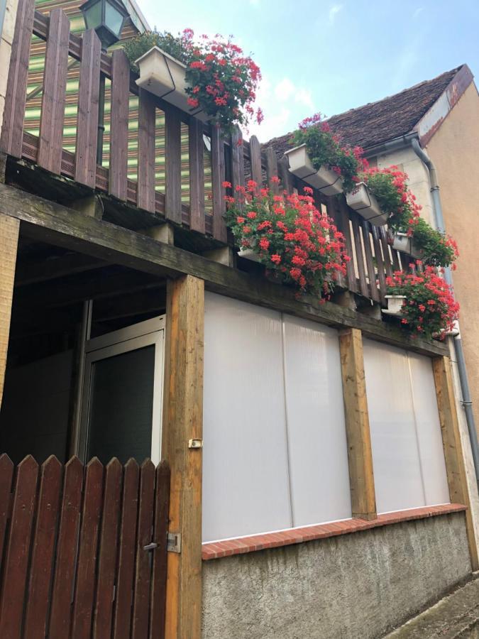 Joli Appartement De 60M2 Avec Balcon A La Campagne Courson-Les-Carrieres Eksteriør billede